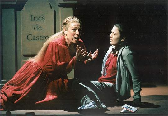 Helen Field as Inés de Castro with Amy Riach (as a little
girl) in Scottish Opera's recent production of James MacMillan's opera
Inés de Castro. Photo: Bill Cooper