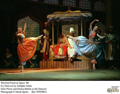 Wexford Festival Opera '00. Si j'tais roi by Adolphe Adam. Dara Pierce and Emma Martin as the Dancers. Photograph (c) Derek Speirs