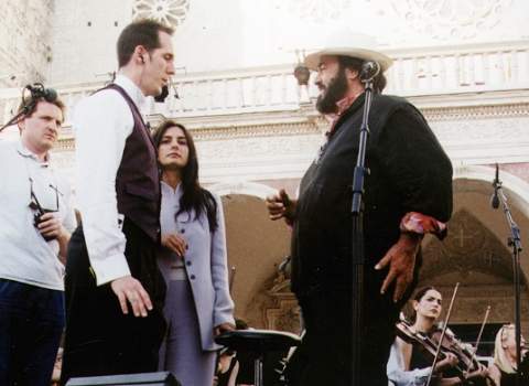 Pavarotti arrives for rehearsal only at Spoleto. Photo: Bill Newman