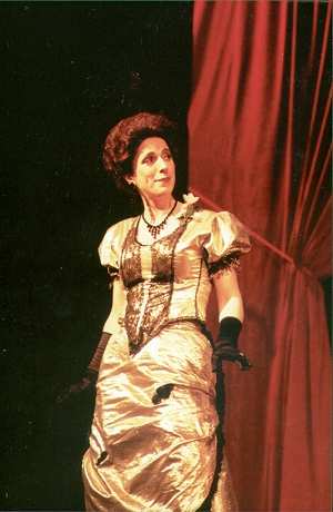 Anya Szreter as Violetta in the Ware Operatic Society 2002 'Traviata'. Photo: Geoff Bawcutt