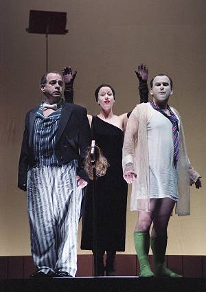 A scene from the Tiroler Landes Theater 2002 production of Häftling von Mab. Photo: Rupert Larl