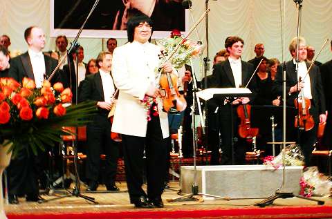 Finale - Marat Bisengaliev at his 40th Birthday Concert. Photo: Howard Smith