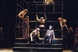 A scene from the 2002 Royal Opera production of 'Macbeth'. Photo: Performing Arts Library