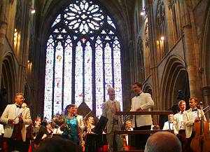 Left to right: Duncan Riddell, Lorraine McAslan, Lionel Sainsbury, Adrian Lucas and members of the Bournemouth Symphony Orchestra, at the first public performance of Sainsbury's Violin Concerto. Photo: Keith Bramich