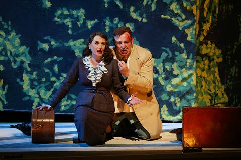 Miss Jessel (Janis Kelly) and Peter Quint (Jeffrey Lloyd Roberts) in Britten's 'The Turn of the Screw' at Grange Park Opera. Photo © Clive Barda
