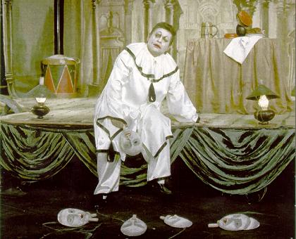 Mihai Muntean as Canio in 'I Pagliacci'. Photo © Sergei Kartashov