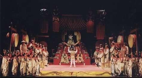 Oghnyan Nicolov (facing upstage) as Calaf and the Chisinau National Opera Chorus in the 2001 Chisinau National Opera production of Puccini's 'Turandot'