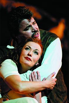 Waltraud Meier as Sieglinde with Peter Seiffert as Siegmund in the BSO 'Die Walkure'. Photo: Wilfried Hösl/BSO