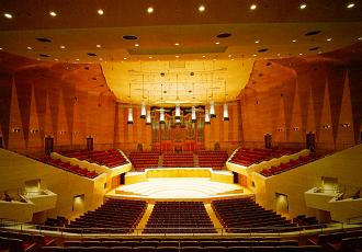 The main hall. Photo © Suntory Ltd