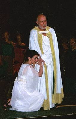 Karine Babajanyan (Norma) and Michail Milanov (Oroveso) in the Dorset Opera 2002 production of 'Norma'. Photo : Ikon Studios, Sherborne