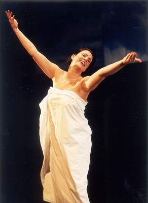 Poppea (Delphine Gillot). Photo © 2002 Jonathan Dockar-Drysdale