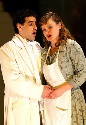 Juan Diego Florez as Prince Ramiro courts Vesselina Kasarova's Cinderella in the recognition scene. Photo : Clive Barda/Performing Arts Library