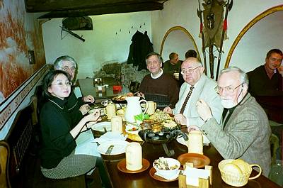 From left to right: Tamami Honma, Michael Ponder, Tony Faulkner, Donatas Katkus and John McCabe at dinner after the recording session. Photo © 2003 Adrien Cotta