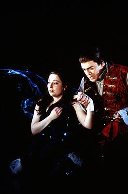 Franz-Josef Selig as Sarastro with the dark queen. Photo © 2003 Catherine Ashmore/Performing Arts Library