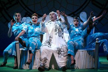Lord Chancellor (Richard Suart) in bed with the fairies. Photo © Alastair Muir
