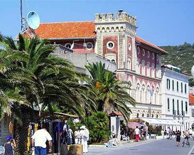 The Hrvatski Dom, Vis Town. Photo © 2003 Keith Bramich