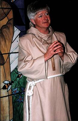 Chris Harris as Barnabus the Beemaster. Photo © 2003 Peter Dobbins