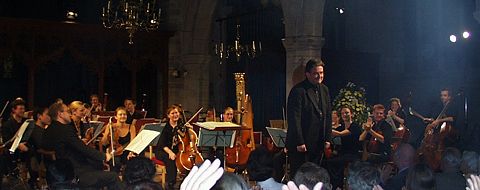 George Vass with the Presteigne Festival Orchestra at the end of the Morris Dodderidge Memorial Concert on 26 August 2003 in St Andrews Church, Presteigne. Photo: Keith Bramich