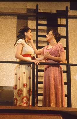 The young writer Rosalba (Ana Maria Martinez, left) finally recognizes that her mysterious companion on the boat is none other than the diva Florencia Grimaldi herself (Patricia Schuman). Photo: George Hixson/Houston Grand Opera