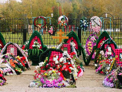 A last resting place for helicopter crash victims; former Sakhalin Governor I Farkhutdinov and fellow ministers. © 2003 Howard Smith