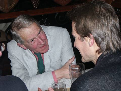 Robert Anderson (left) in conversation with Martin Torp. Photo © 2003 Arne Winkler