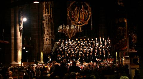 The setting for Martin Torp's oratorio, showing the glorious Annunciation by Veit Stoss. Photo © 2003 Arne Winkler