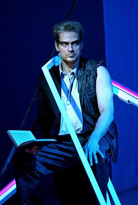 Simon Keenlyside as Prospero in the world première of 'The Tempest' by Thomas Adès at Covent Garden. © 2004 Clive Barda