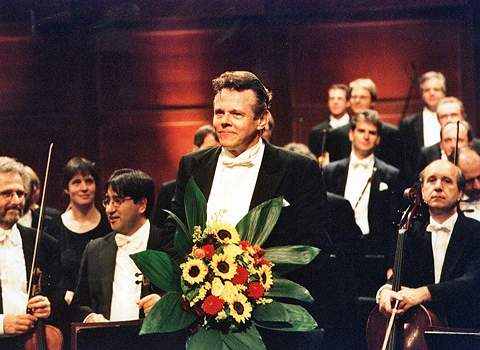 Mariss Jansons and the Akademie des Symphonieorchesters des Bayerischen Rundfunks. Photo © 2001 Bayerischer Rundfunk, all rights reserved.