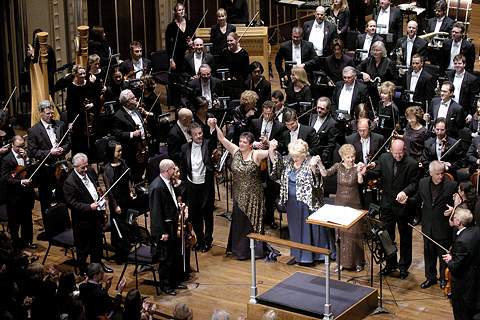 From left to right, Music Director Franz Welser-Möst, Lisa Gasteen (Elektra) and Christine Brewer (Chrysothemis), receive a standing ovation after 'Elektra' at Severance Hall. Photo © Roger Mastroianni