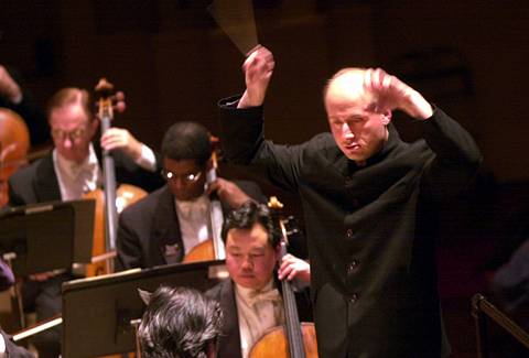 Paavo Järvi conducting the Cincinnati Symphony Orchestra. Photo © Jeff Loughlin