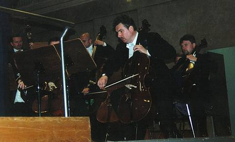 Tomasz Wyroba (foreground) and members of the cello and bass sections of Sinfonietta Cracovia. Photo © Bettina Pauli