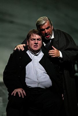 Ben Heppner as Peter Grimes and Alan Opie as Captain Balstrode. Photo © 2004 Clive Barda