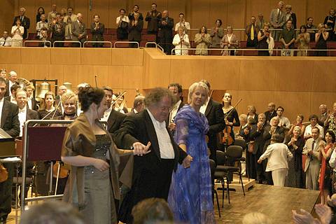 From left to right: Dorothea Röschmann, James Levine and Anne Sophie von Otter. Photo: courtesy Munich Philharmonic