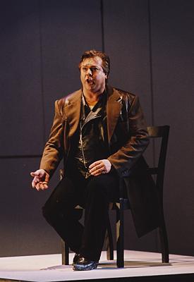 Robert Dean Smith as Walther von Stolzing in Die Meistersinger von Nürnberg. Photo © 2004 Wilfried Hösl