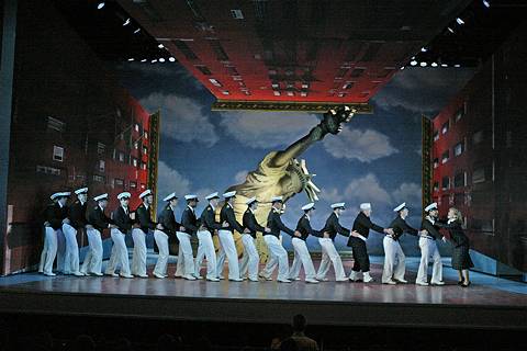 From left to right, Ensemble and Ruth (Mary King) in Grange Park Opera's 'Wonderful Town'. Photo © 2004 Alastair Muir