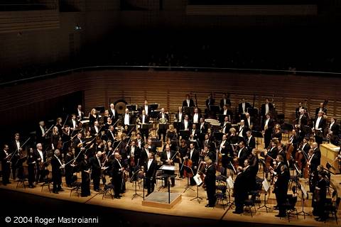 Franz Welser-Möst and the Cleveland Orchestra at the Kultur und Kongresszentrum in Lucerne. Photo © 2004 Roger Mastroianni