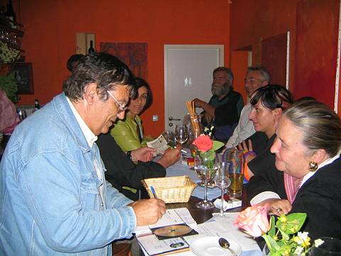 Carmine Natale signs autographs after a Munich concert. Photo © Anja Ullrich