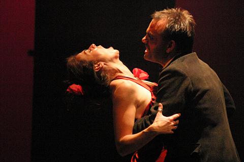 Carmen (Yvonne Fontane) is polished off by Michael Bracegirdle's deranged Don José. Photo © 2004 John Credland