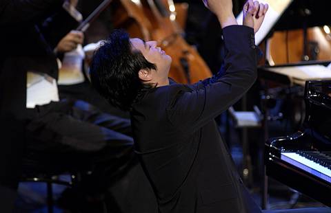 Lang Lang performs at the 2004 Echo Awards Ceremony. Photo: People Image © 2004 Tinnefeld