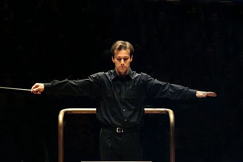 Fabien Gabel, winner of the 2004 Donatella Flick Conducting Competition, in action. Photo © Chris Christodoulou