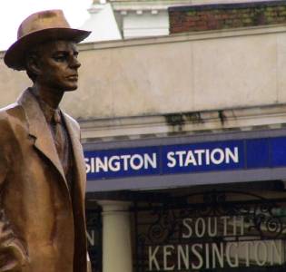The Bartók statue at South Kensington tube station in London. Photo: Keith Bramich