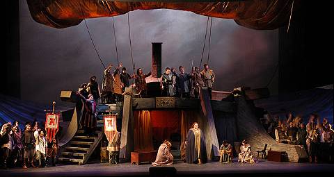 A scene from Act I of the Teatro de la Opera production of 'Tristan and Isolde'. Photo © 2004 Jorge Colón