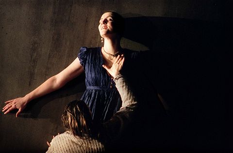 Emma Bell as Vitellia with Sesta at her feet. Photo © 2005 Laurie Lewis