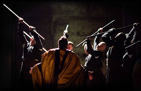 A scene from the English National Opera production of 'La Clemenza di Tito'. Photo © 2005 Laurie Lewis