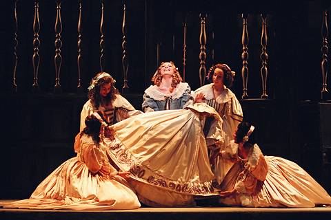 Olga Makarina (Elvira, centre) in 'I Puritani'. Photo © 2005 Steven Caras