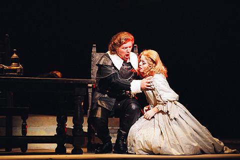 Olga Makarina (Elvira) and Davide Damiani (Riccardo) in the Palm Beach Opera production of 'I Puritani'. Photo © 2005 Steven Caras