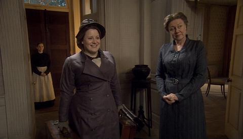 Lisa Milne (left) as The Governess with Diana Montague (Mrs Grose). © 2005 Opus Arte