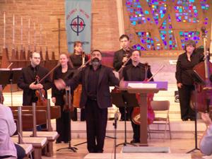 Richard Fleischman and members of the Renaissance Chamber Orchestra