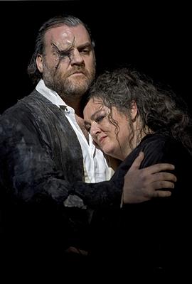Bryn Terfel as Wotan and Lisa Gasteen as Brünnhilde in the Covent Garden production of 'Die Walküre'. © 2005 Clive Barda