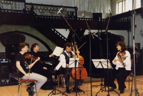 Making music together: Lars Vogt (piano) and Boris Pergamenschikow (cello) with friends on stage. Photo © Tanya Pergamenschikow